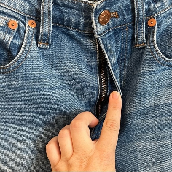 Madewell The High-Rise Slim Boyjean in Dover Wash: Raw-Hemmed Edition size 24 - Picture 9 of 16